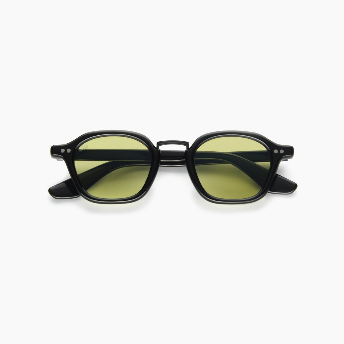 AKILA Iris sunglasses in Black / Lt Green