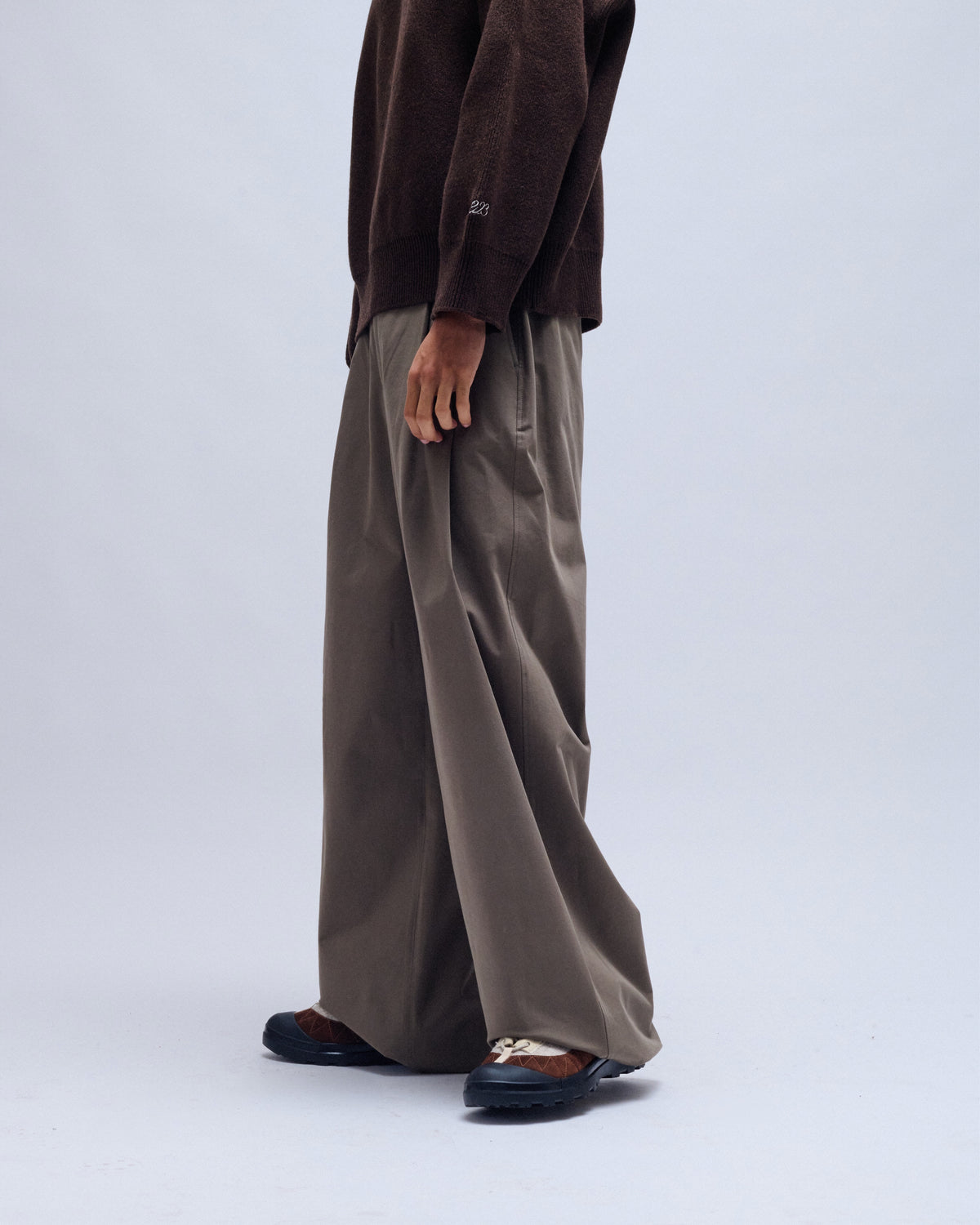 Stitch Back Embossed Washed Curved Pants