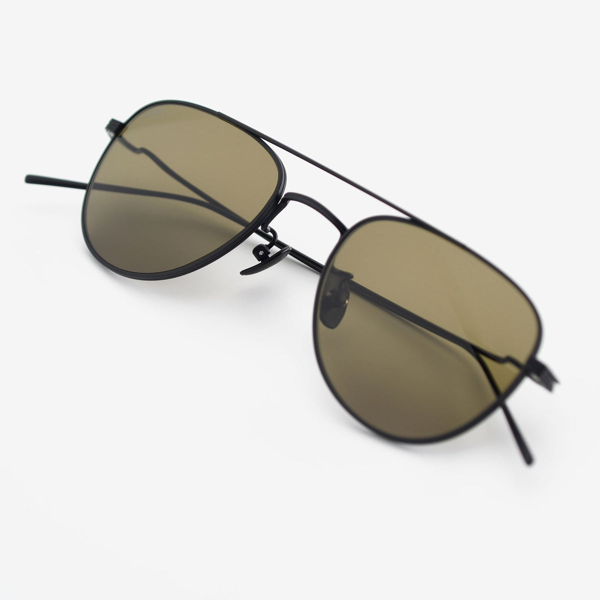 AKILA Echo sunglasses in Black / Olive