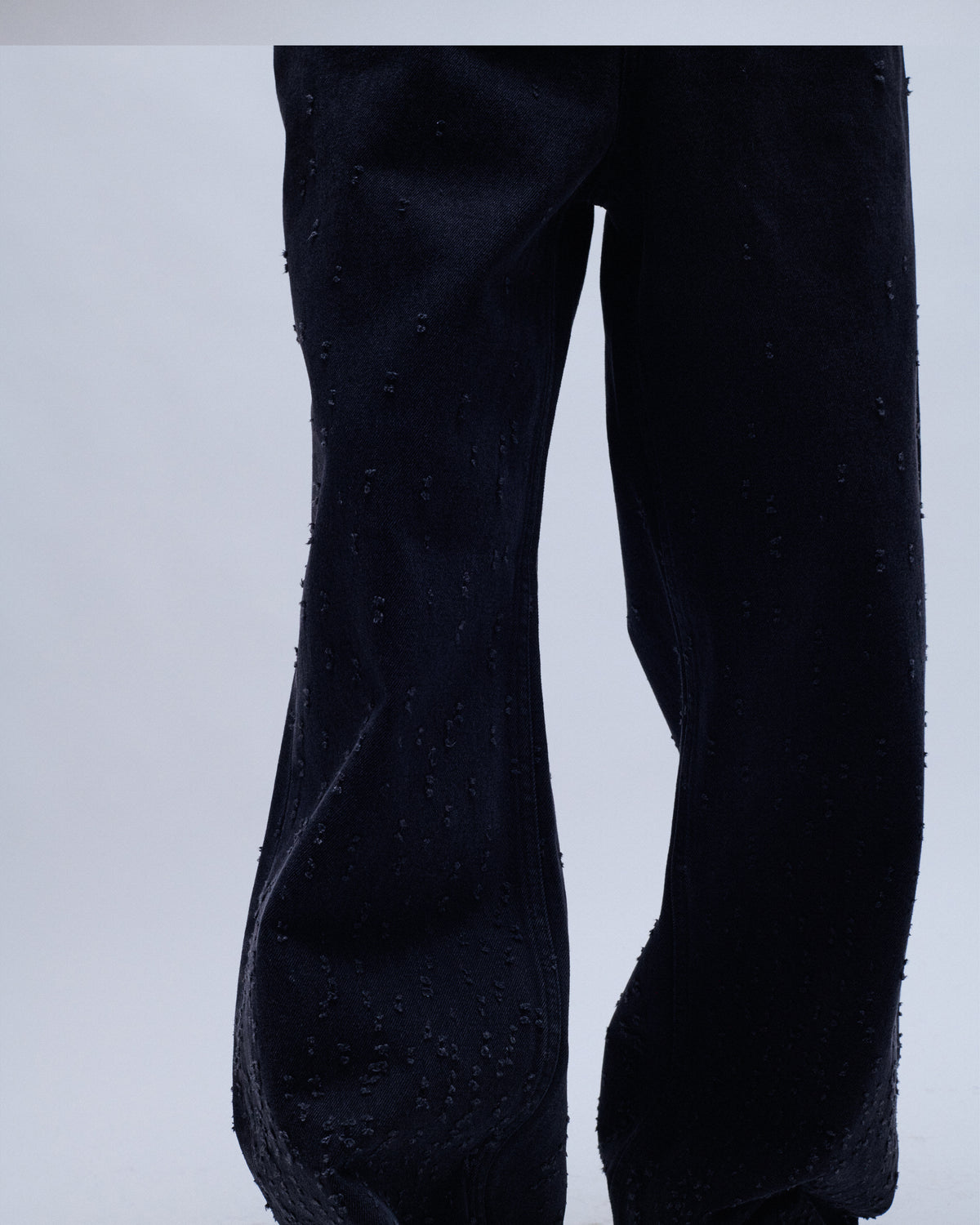 Gleam Trace Distressed Jeans