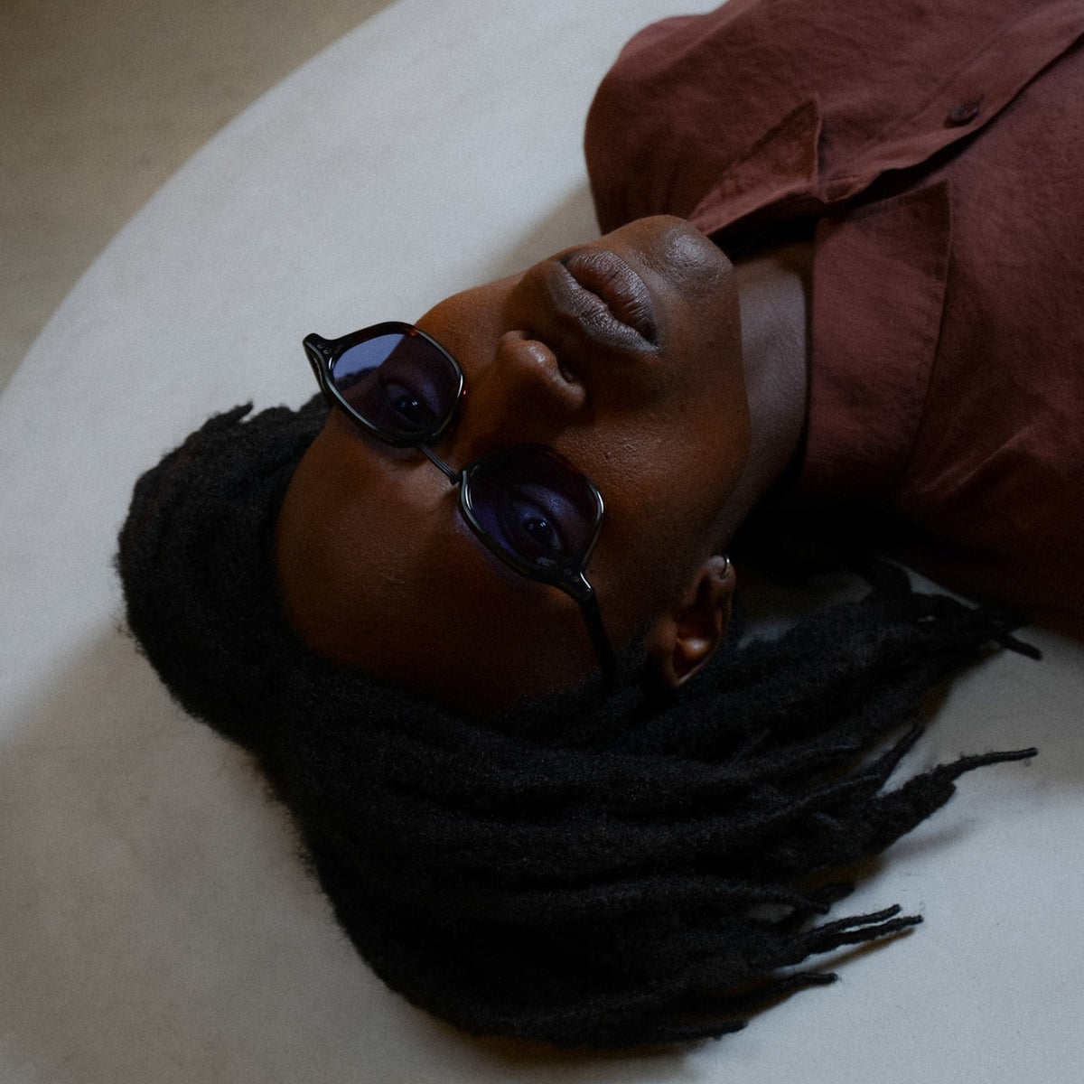 AKILA Iris sunglasses in Black & Tortoise / Blue