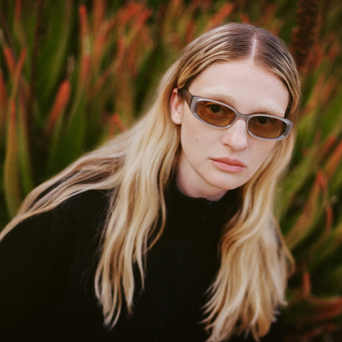 AKILA Mira sunglasses in Sterling / Warm Grey