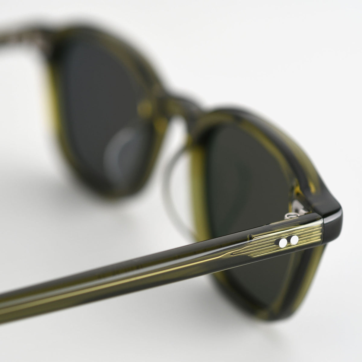 AKILA Nomos sunglasses in Moss / Pine